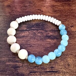 Plunder Aqua, Cream and Gold Beaded Stretch Bracelet